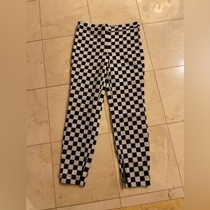 Like new in perfect condition. Cute zips on the bottom :)